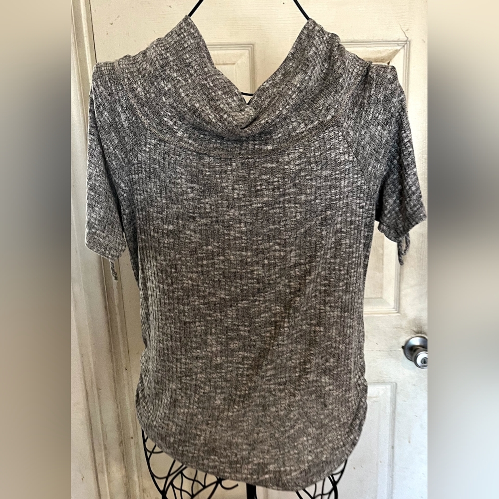Elegant Gray and White Blouse with Modern Style